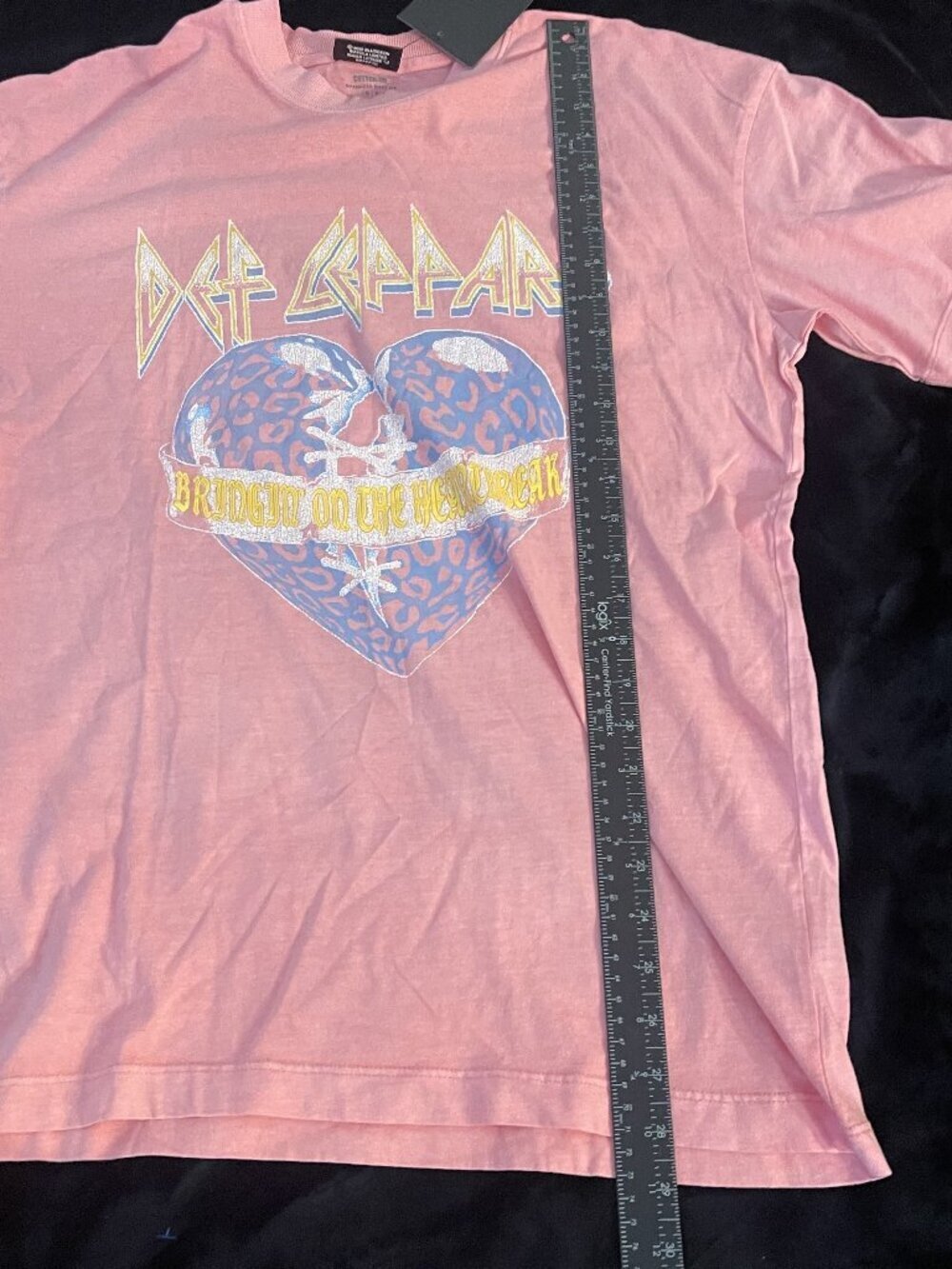 Def Leppard Pink Graphic Tee Oversized Boxy Fit NWT Small - Picture 6 of 8
